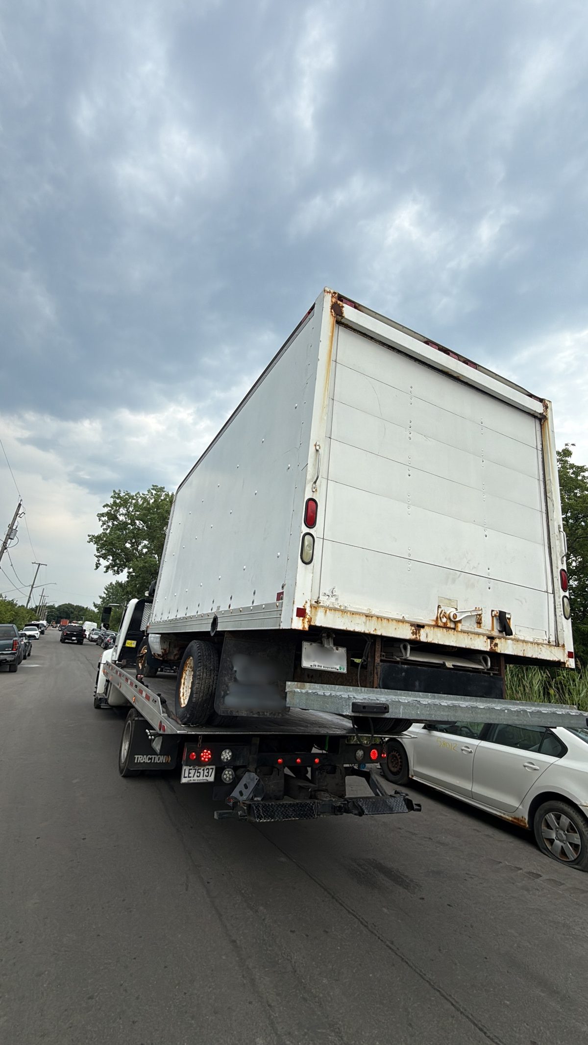 Camion cube chargé sur la plateforme A2B